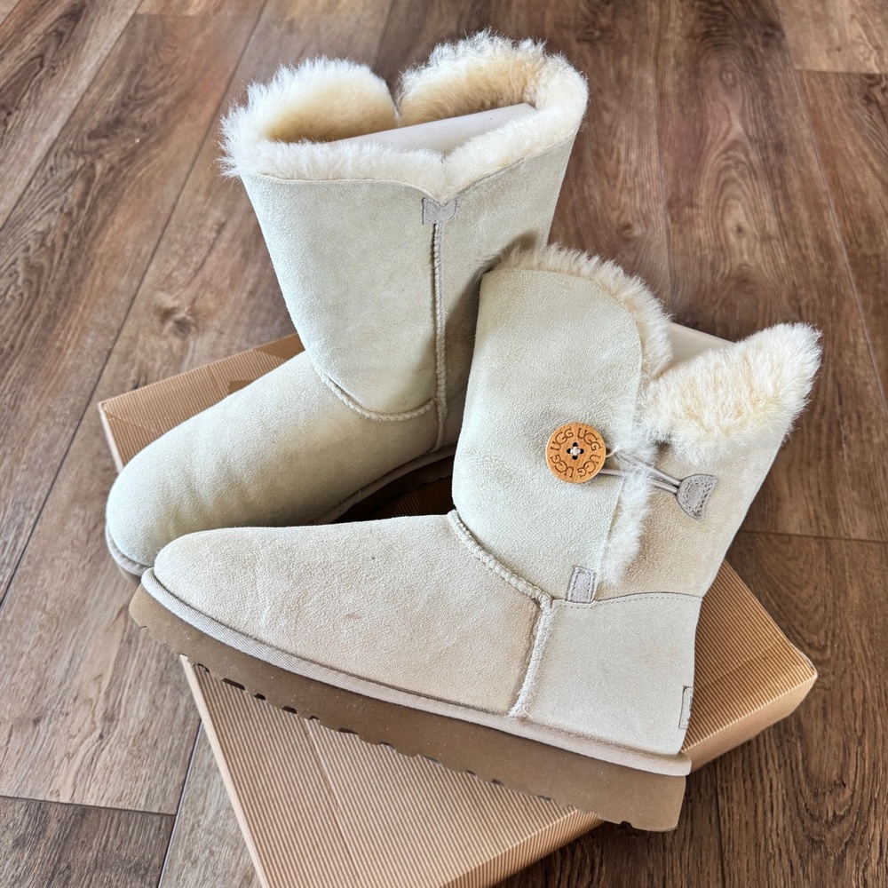 UGG Bailey Button Boots in Sand size 10